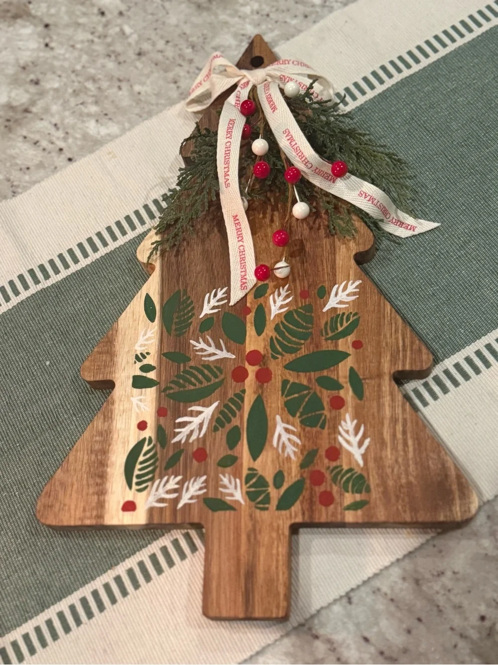 Wooden Christmas Tree Décor with Green and Red Leaf Design